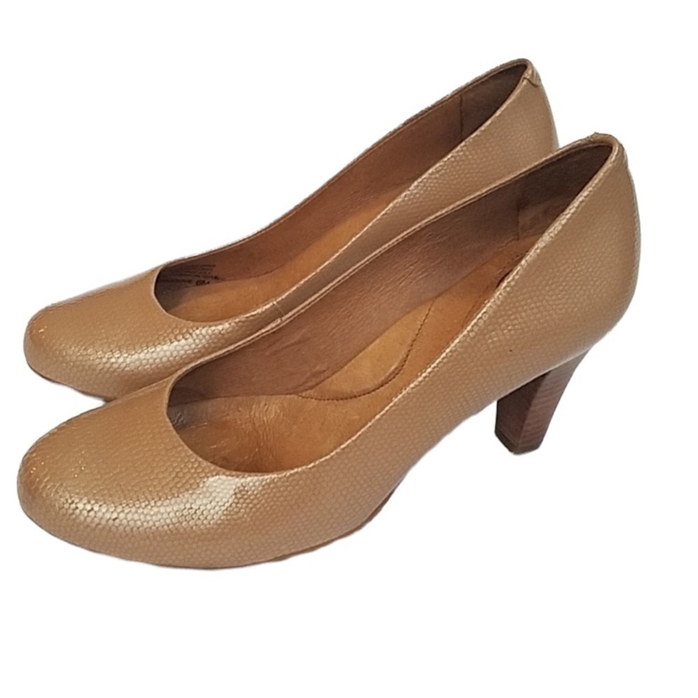 🌸2/$25 Nurture Tan Leather heels pumps slip-on shoes - Picture 2 of 6